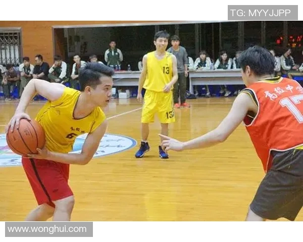 重庆篮球队技术揭秘：从战术到训练全方位解析篮球巨献的背后故事